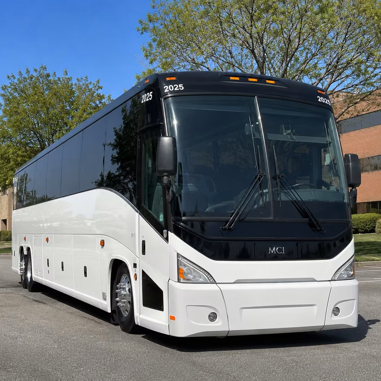 private concert buses for fullerton groups headed to sofi stadium and kia forum